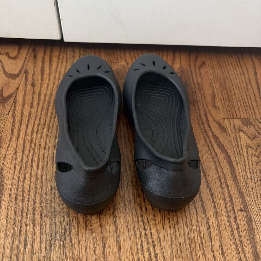 CROCS Womens Kelli Ballet Flat Size 8 Black Rubber Slip On Shoe Casual Cutouts - Picture 4 of 6